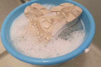 カビは洗うと落ちる？自宅での水洗いはオススメできない