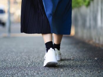 スニーカー　白　女性