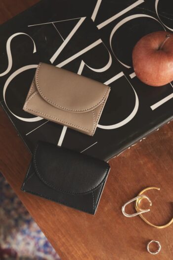 Apple Half-moon Wallet|LOVST TOKYOより