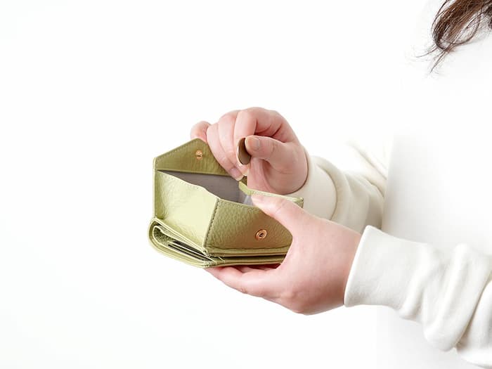ラフィネ ボックス小銭入れ二つ折り財布|micより
