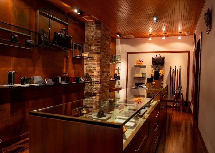 小銭入れなしのハイブランド財布 エッティンガー