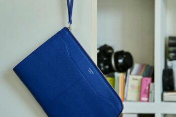 クラッチバッグ 時代遅れ