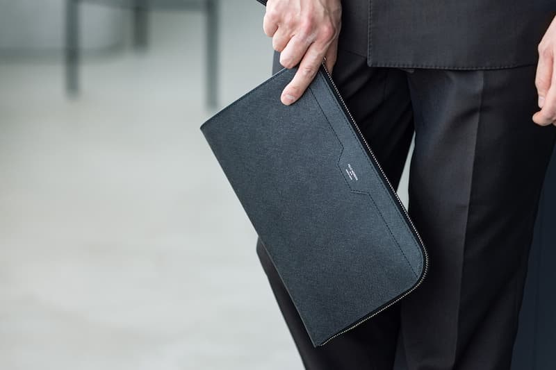 クラッチバッグ メンズ ダサい