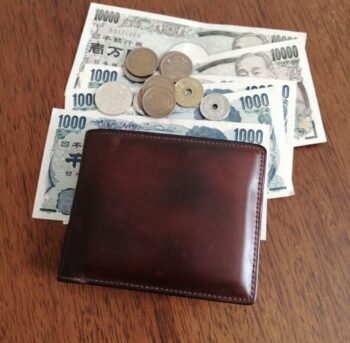 二つ折り財布　紙幣　小銭