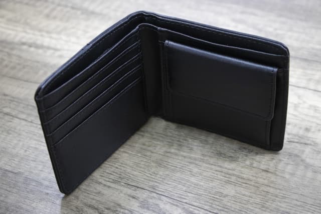 二つ折り財布　開いた状態