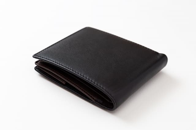 二つ折り財布 恥ずかしい