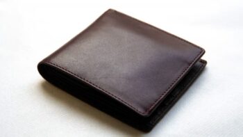 革　二つ折り財布
