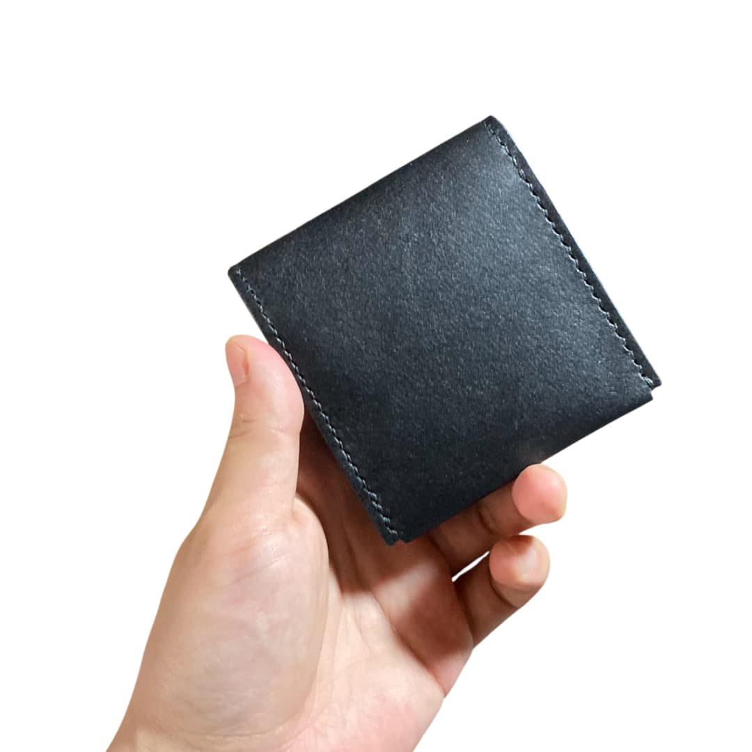 縦型二つ折り財布 薄型ミニマリスト財布 お札とカード専用 サイズ感