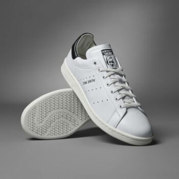 スニーカー　adidas