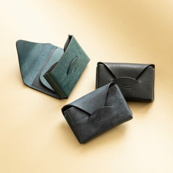 プエブロ 横型名刺入れ “Letter”｜メンズレザーストアより