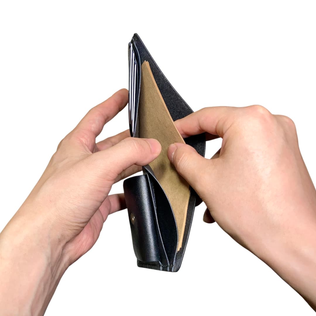 本革二つ折り財布 小銭入れ付き コンパクトサイズ ブラックレザー カード縦入れタイプ お札入れ