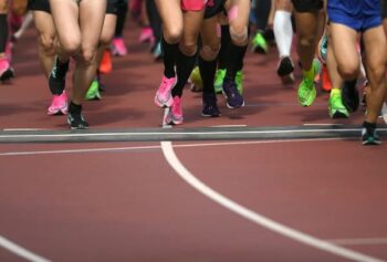 なぜ派手？ランニングシューズのデザイン