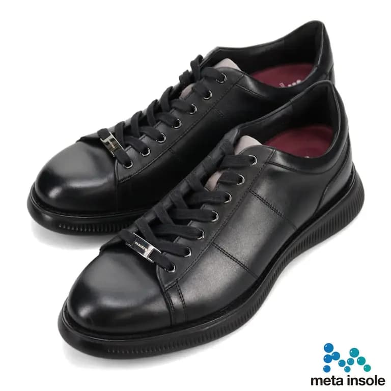 スーツにスニーカーはダメなのか？基本を解説