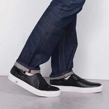 黒スニーカーコーデ 40代 メンズ