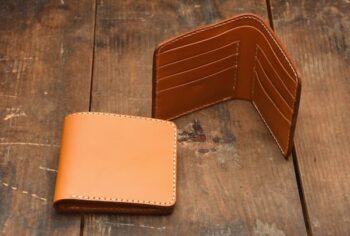 お札とカードだけの二つ折り財布 ヘルツ