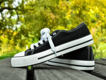 キャンバススニーカー コンバースに似てる 安い靴