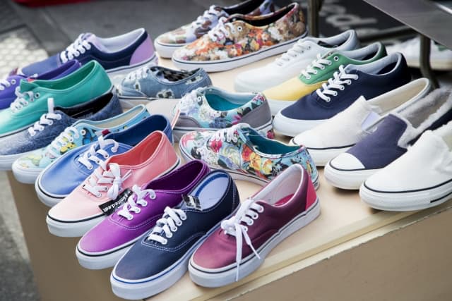 キャンバススニーカーはハイブランドでも人気！