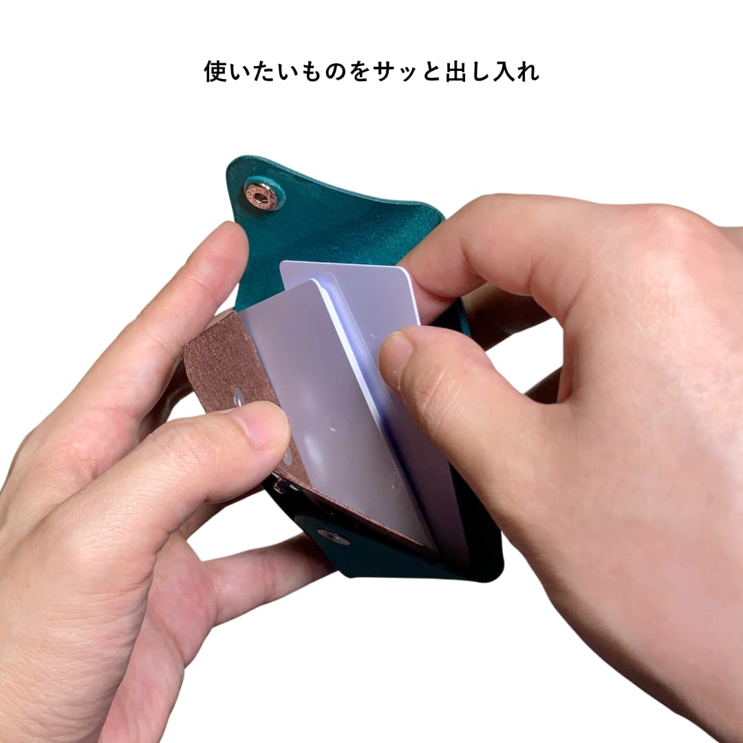 イタリアンレザー「マヤショルダー」のバイカラーシームレスカードケース（ターコイズブルー×ブラウン） ポケット