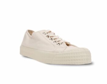 ノヴェスタ 人と被らないスニーカー