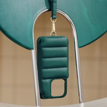 デミュウ スマホケース 芸能人