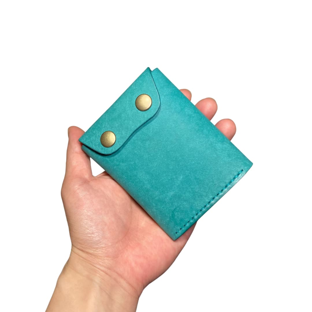 クロスフラップミニウォレット マヤ ターコイズブルー 背面