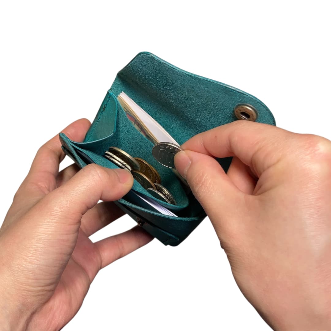 クロスフラップミニウォレット マヤ ターコイズブルー コインポケット