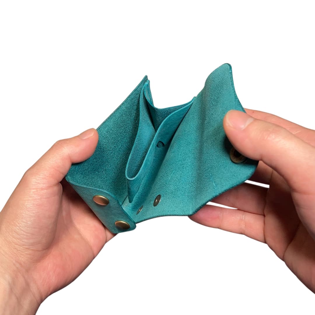 クロスフラップミニウォレット マヤ ターコイズブルー 開いたイメージ