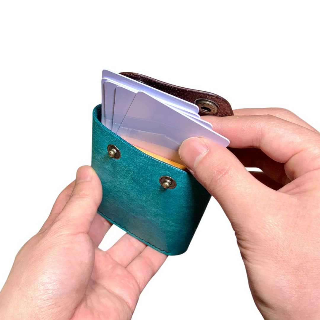 4色のイタリアンレザー クロスフラップミニウォレット カードポケット