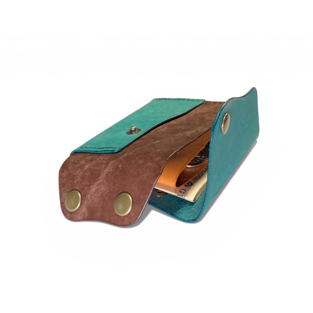 4色のイタリアンレザー クロスフラップミニウォレット 開いた状態の詳細