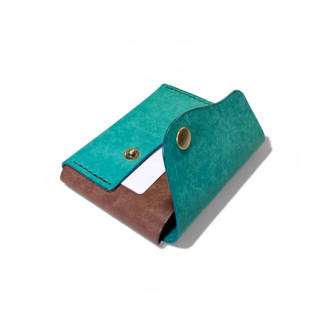 4色のイタリアンレザー クロスフラップミニウォレット 開いた状態