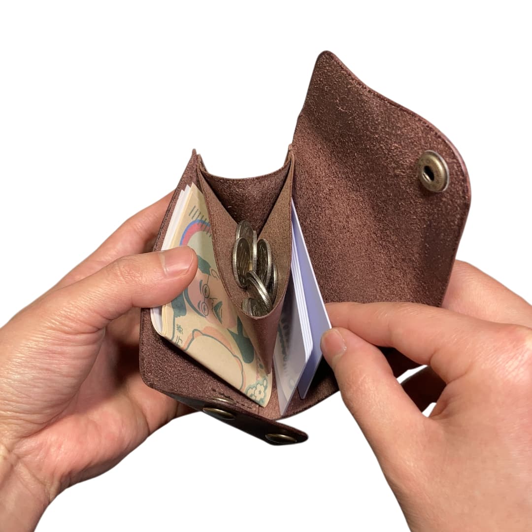 クロスフラップミニウォレット マヤレザー ブラウン 容量 収納量