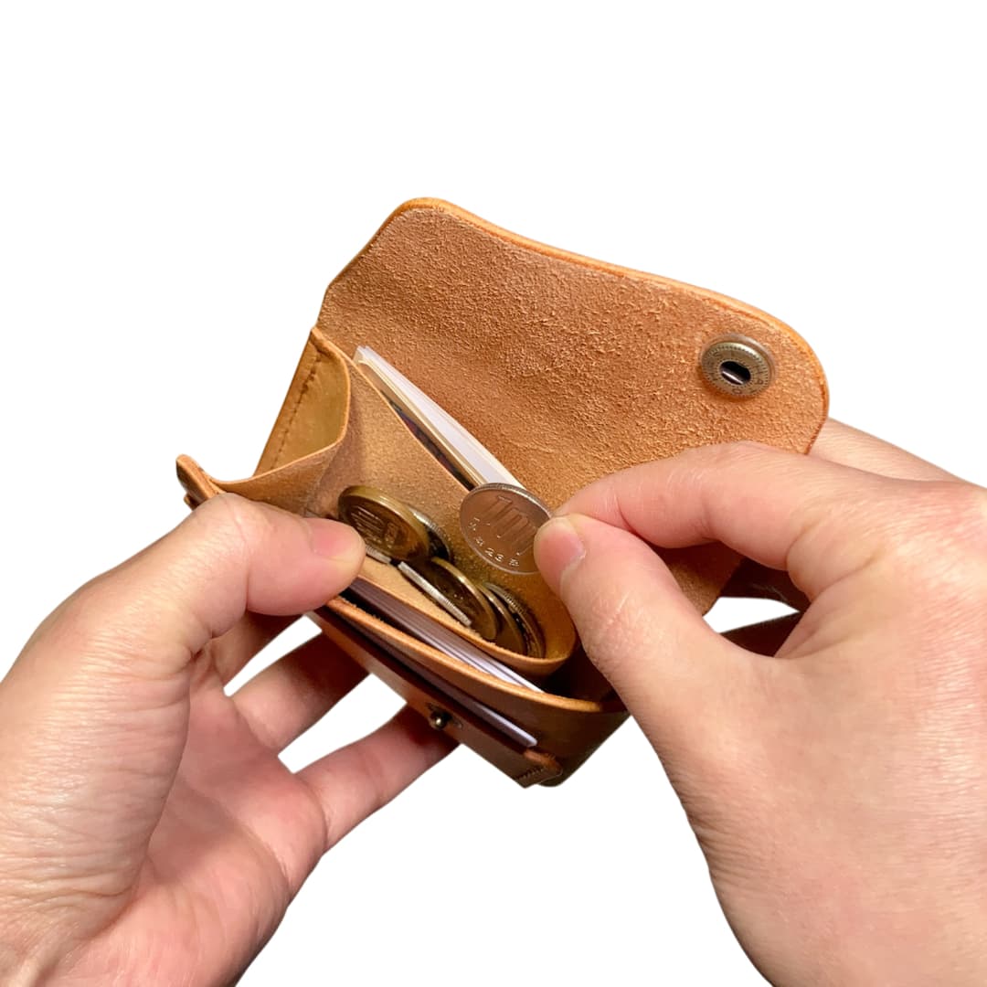 クロスフラップ ミニウォレット マヤ キャメル コインポケット