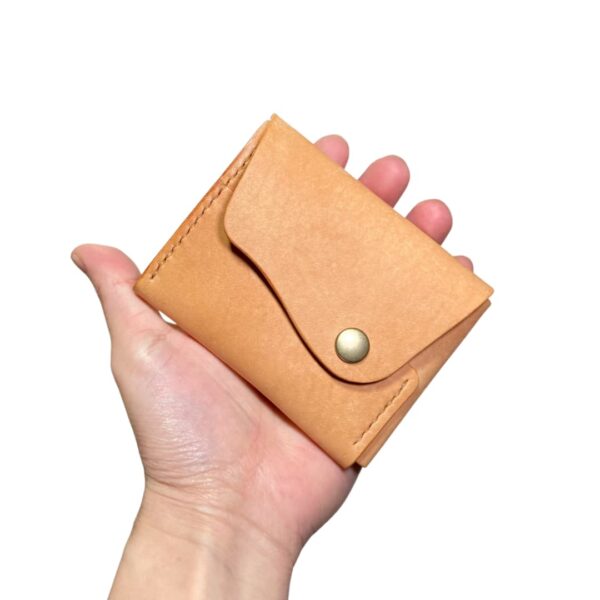 クロスフラップミニウォレット・マヤショルダー・キャメル・個性的・変わったコンパクト財布