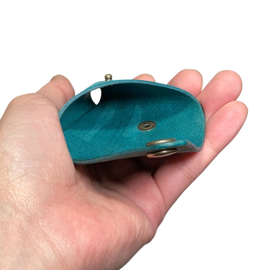 使い勝手の良い三角コインケース マヤショルダーレザー ポケット