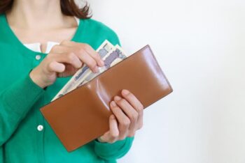 茶色系財布の意味と効果｜レディースに人気の理由