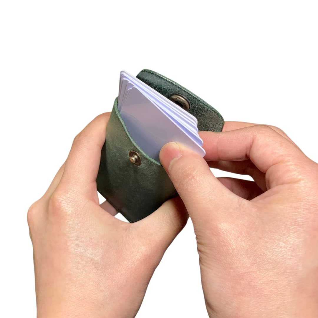 クロスフラップカードケース 背面ポケット