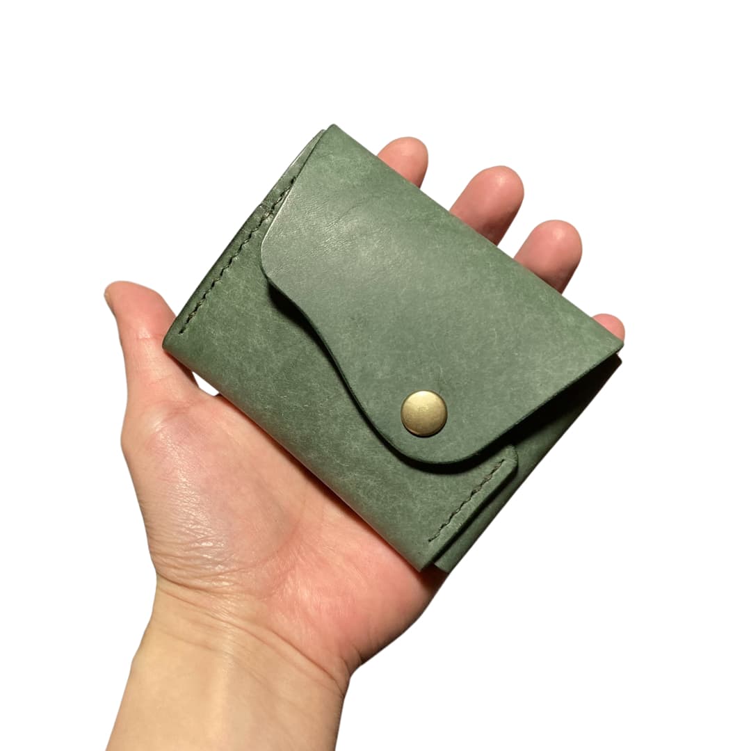 クロスフラップ ミニウォレット マヤ ダークグリーン メイン