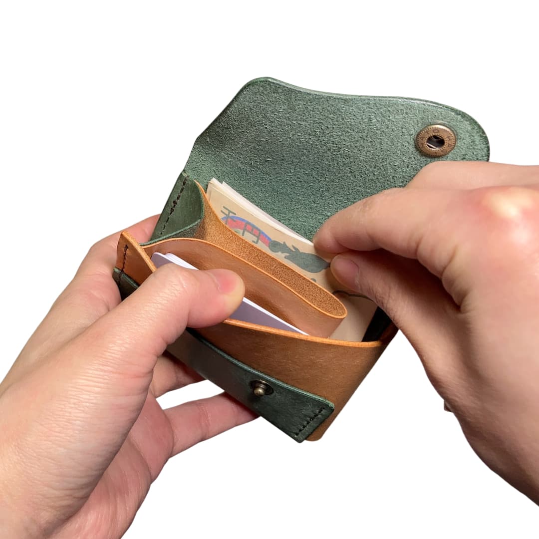 ダークグリーン キャメル クロスフラップミニウォレット お札ポケット
