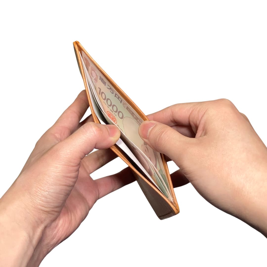 お札だけの長財布 マヤショルダーレザー 容量