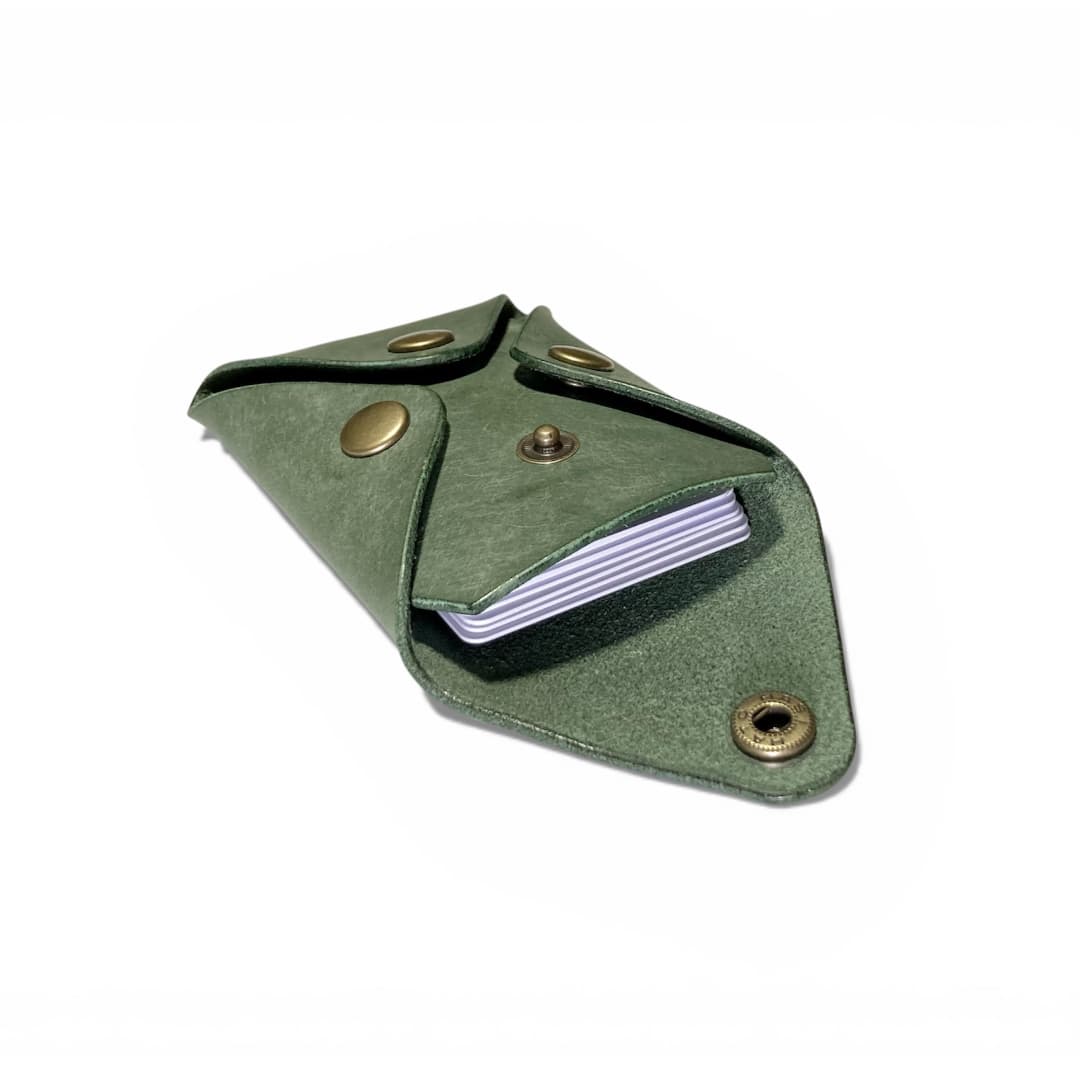 イタリアンレザーのシームレスカードケース 開いた状態