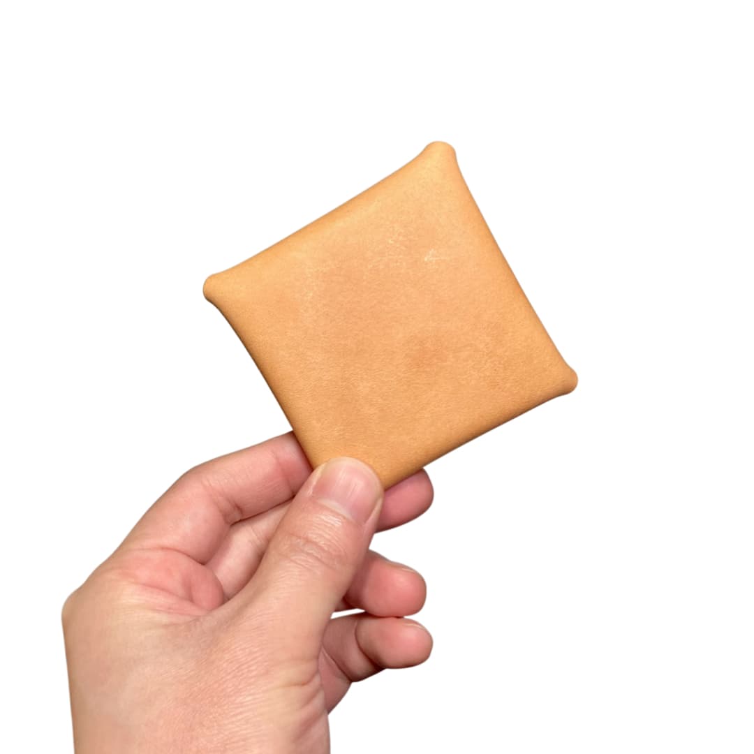 マヤショルダーレザー スクエアコインケース 背面