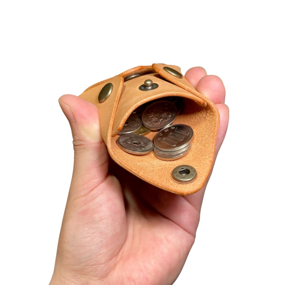 マヤショルダーレザー スクエアコインケース 使用イメージ