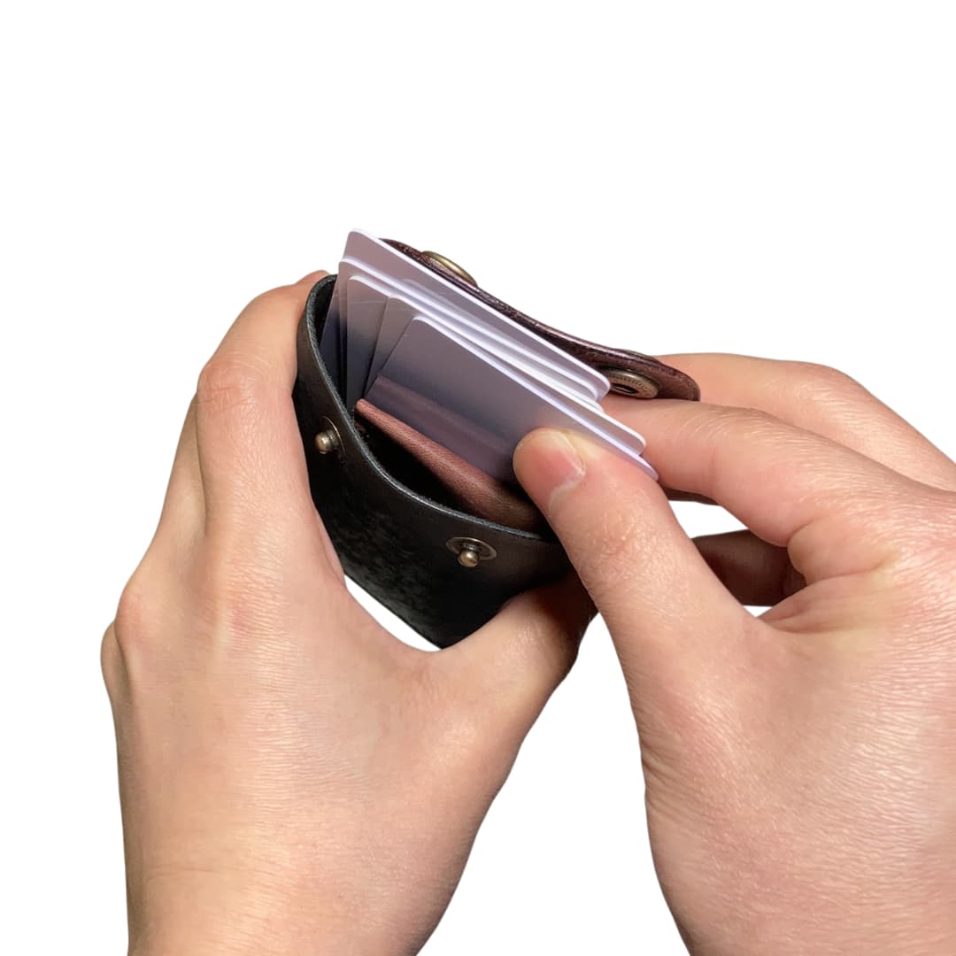 ブラック ブラウン クロスフラップミニウォレット 背面ポケット