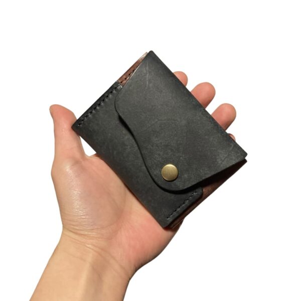 ブラック×ブラウン・キャッシュレス・本革・手縫い・味が出る・クロスフラップミニウォレット