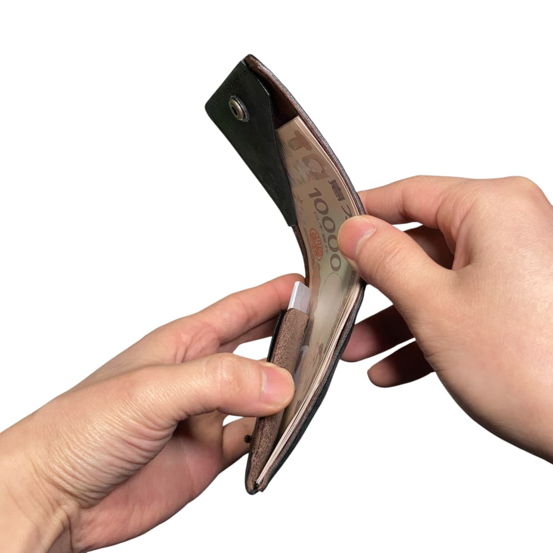 お札とカードだけのミニマリスト財布 お札ポケット