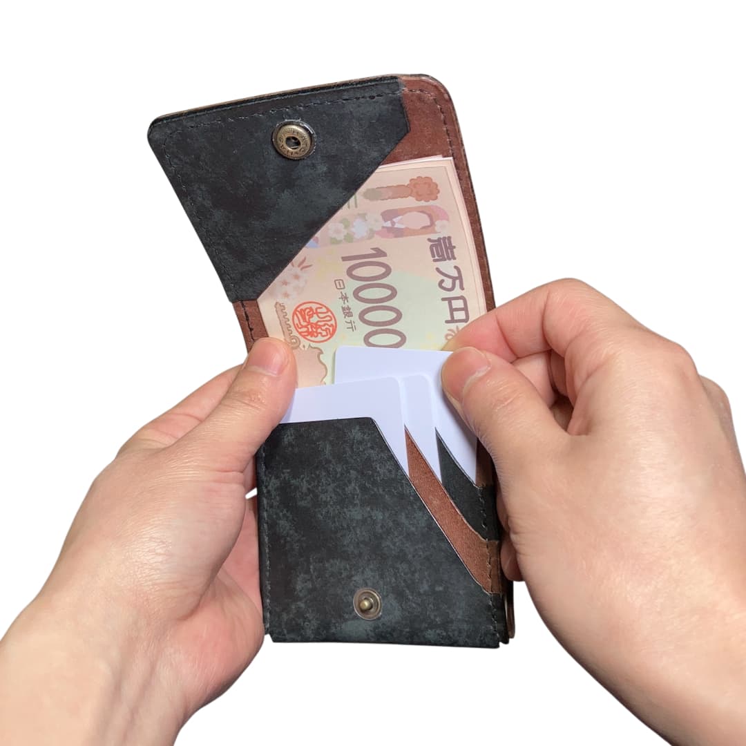 お札とカードだけのミニマリスト財布 カードポケット