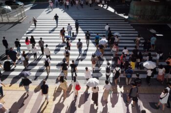 なぜスニーカーが支持される？シンプルな理由と価値観の変化