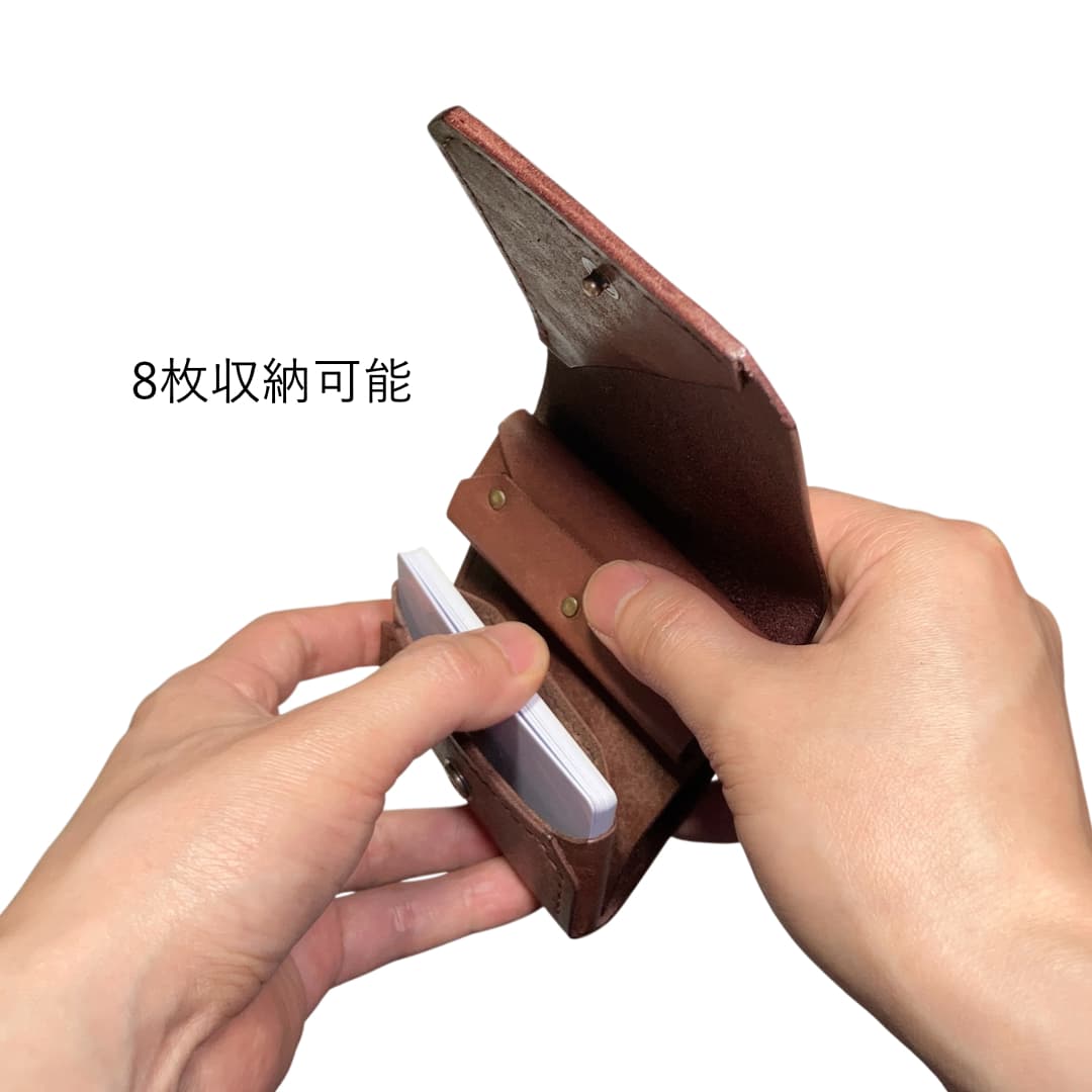 キャッシュレスでもお札を折らない イタリアンレザー 茶色ベース ミニ財布 カードの使用イメージ